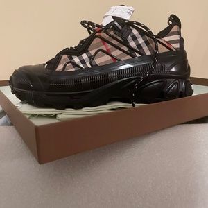 Men’s Burberry sneakers